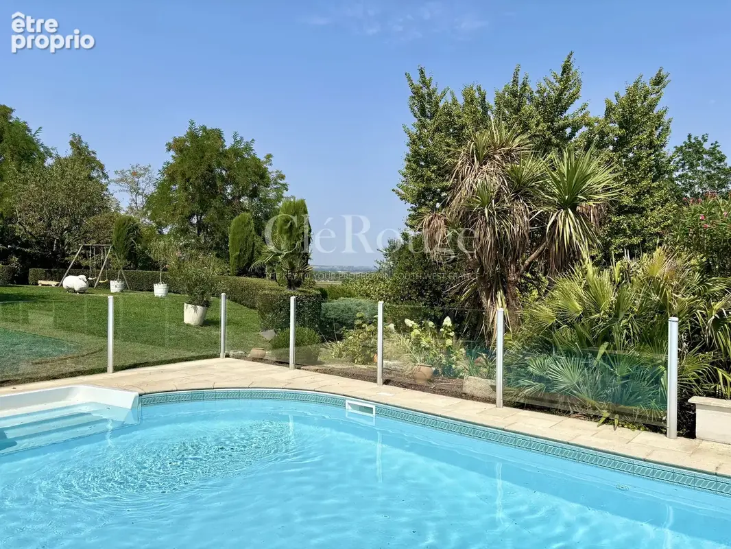 Élégante propriété de caractère avec appartement indépendant, piscine et vues dégagées - photo 2