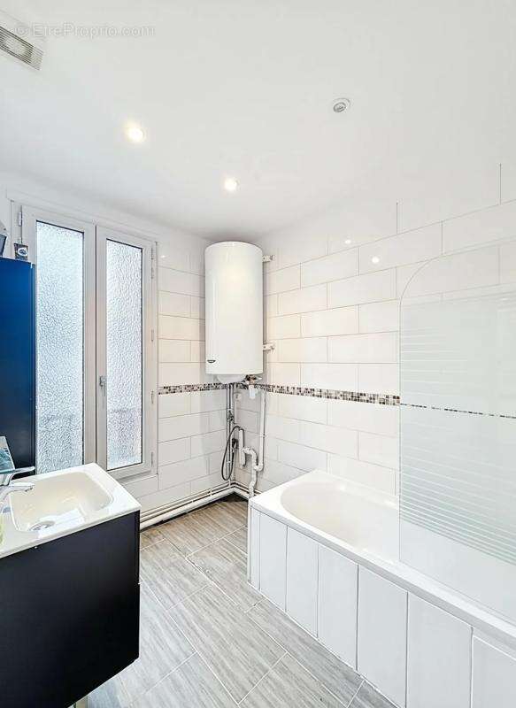 Appartement à CHARENTON-LE-PONT