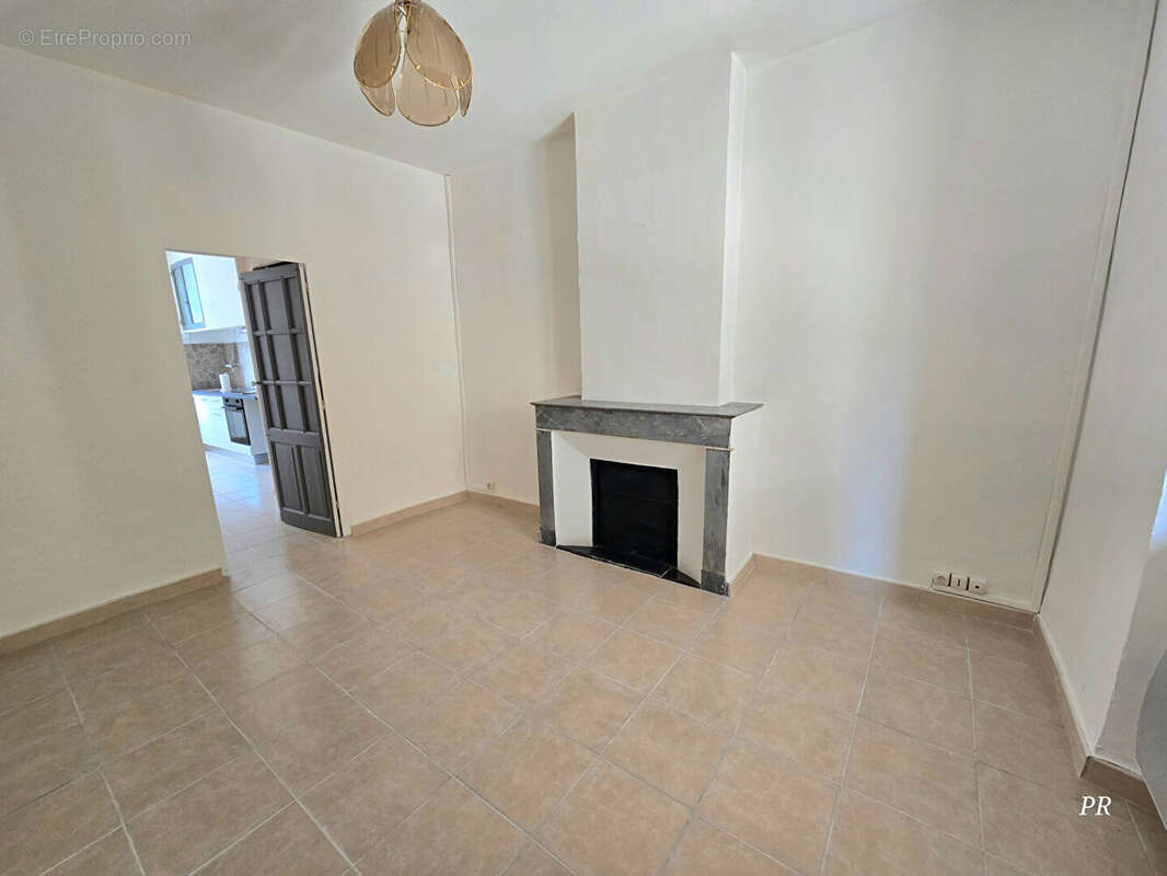 Appartement à LA BOUILLADISSE