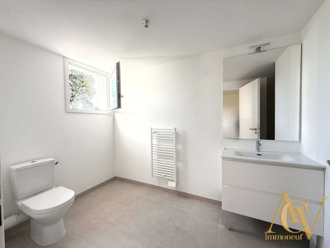 Superbe T3 traversant vue imprenable sur Grimaud 2 - Appartement à COGOLIN