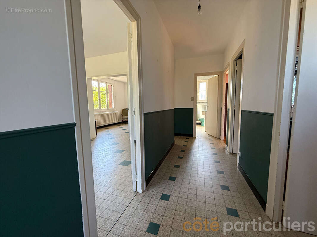Pavillon de plain-pied avec grand garage - photo 8