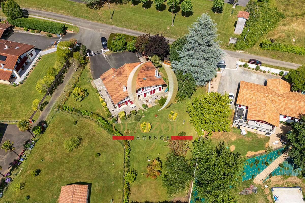 CAMBO-LES-BAINS - Maison familiale avec grand terrain exposé sud - photo 7