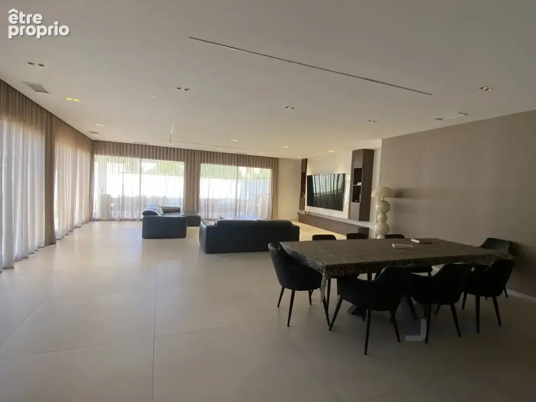 Maison 450 m² à Villeurbanne  - photo 4