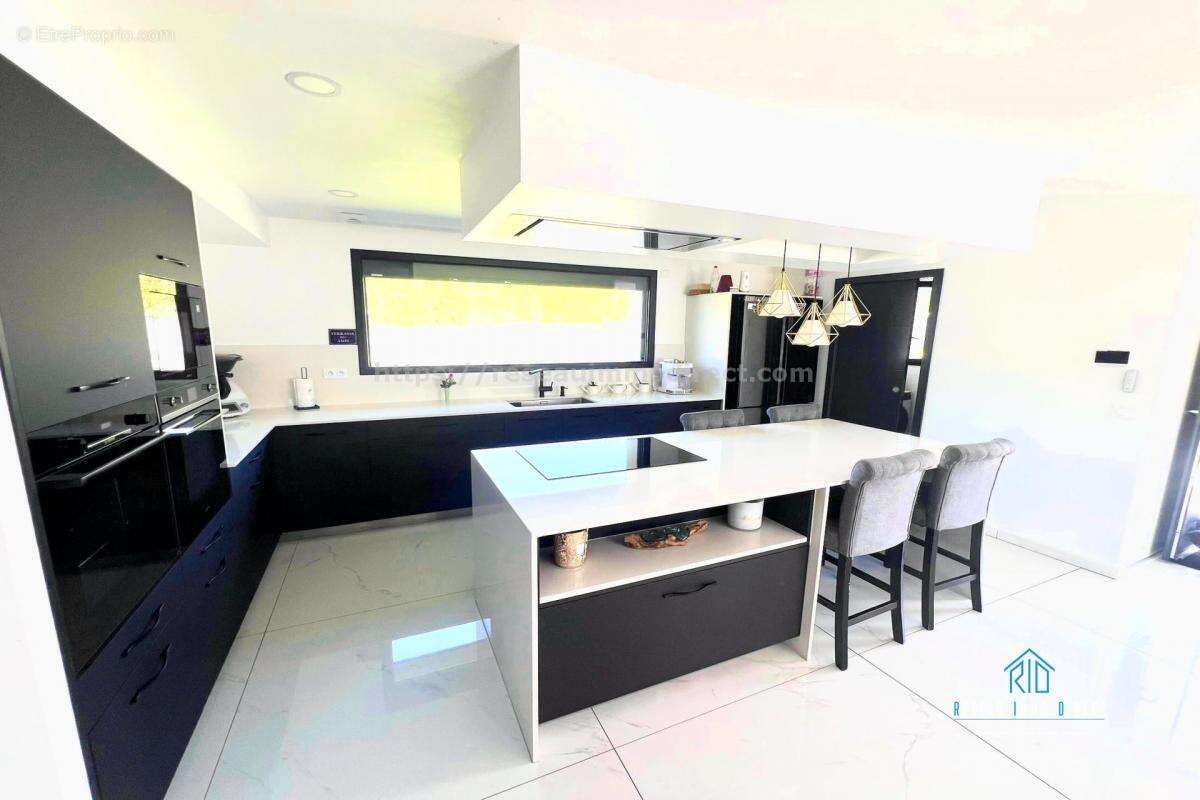 Maison à SAINT-SIMEON-DE-BRESSIEUX