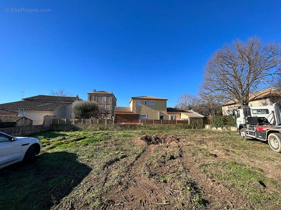 Terrain à FLORENSAC