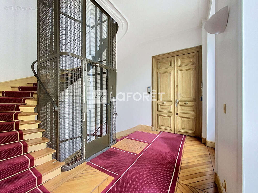 Appartement à PARIS-8E