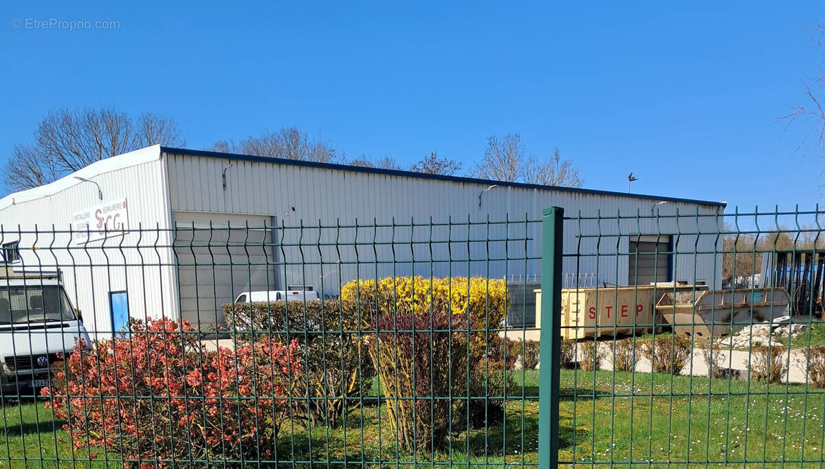 Commerce à SAINT-JULIEN-LES-VILLAS