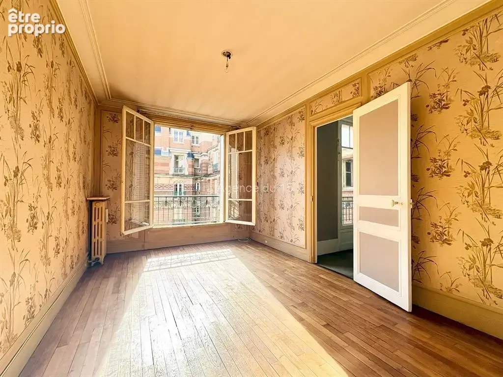 Commerce - edmond roger / beau 2 pieces traversant / etage eleve / cave / - photo 2