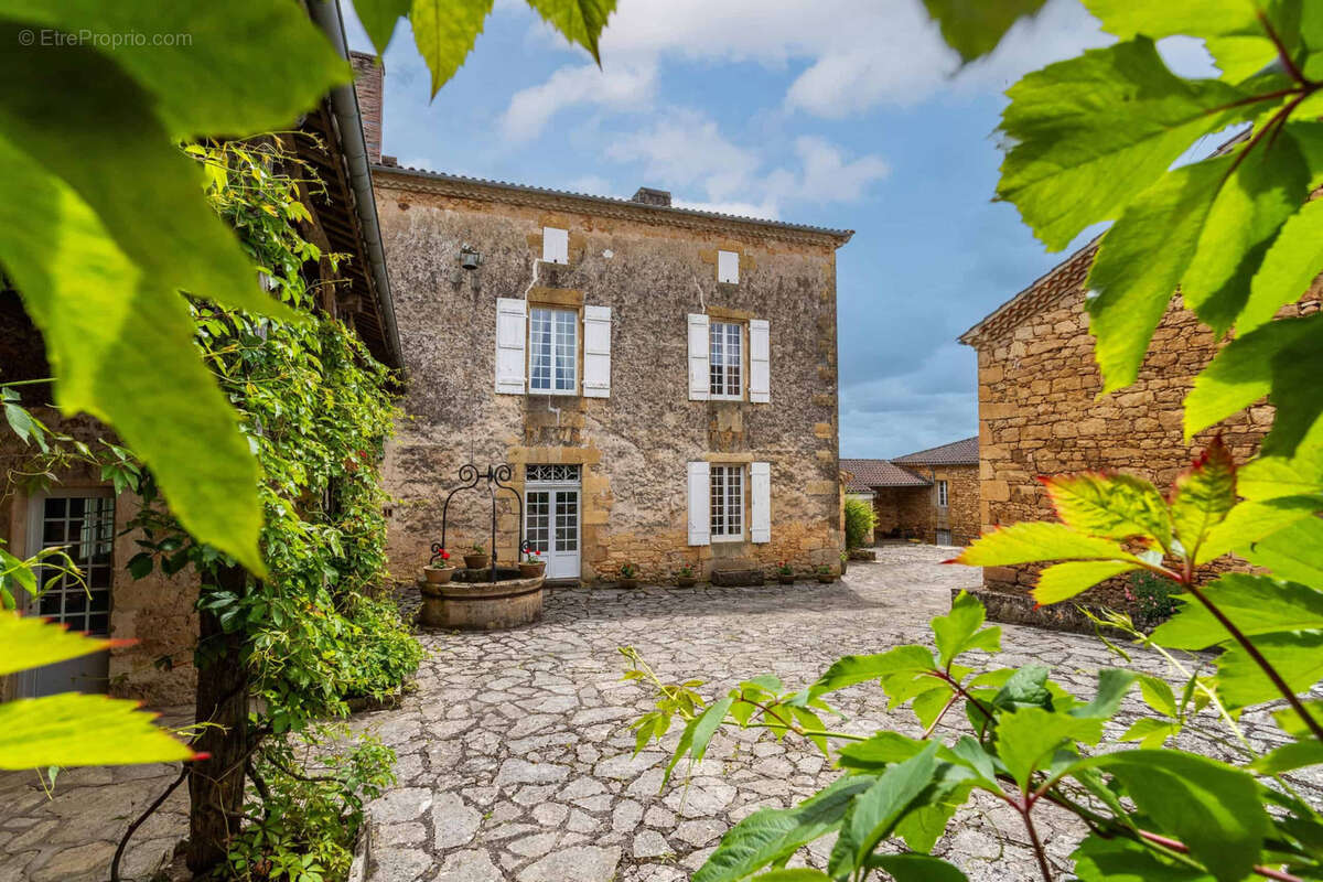 Chateau estate - photo 3