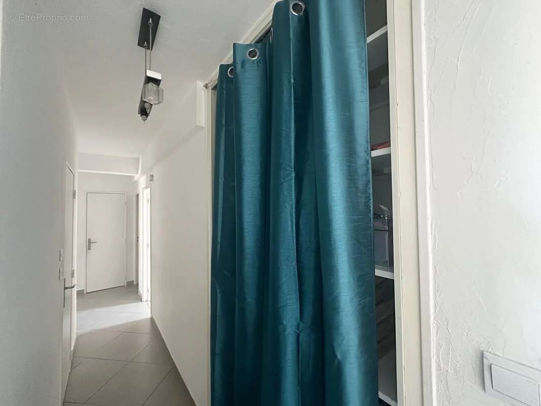 Appartement à CARROS
