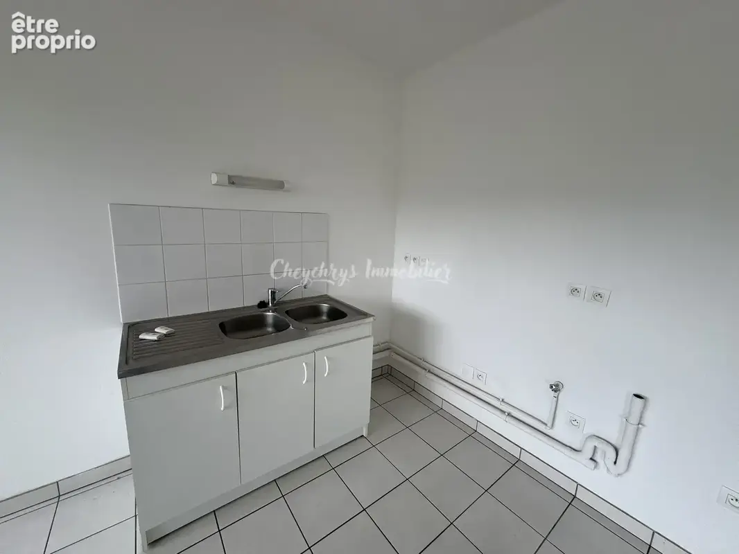 Studio avec balcon, ascenseur et place de parking - photo 3