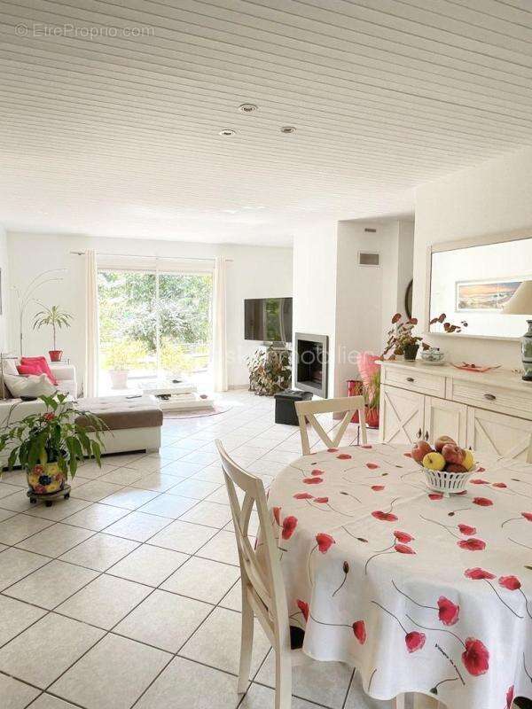 Maison à SAINTE-EULALIE-EN-BORN