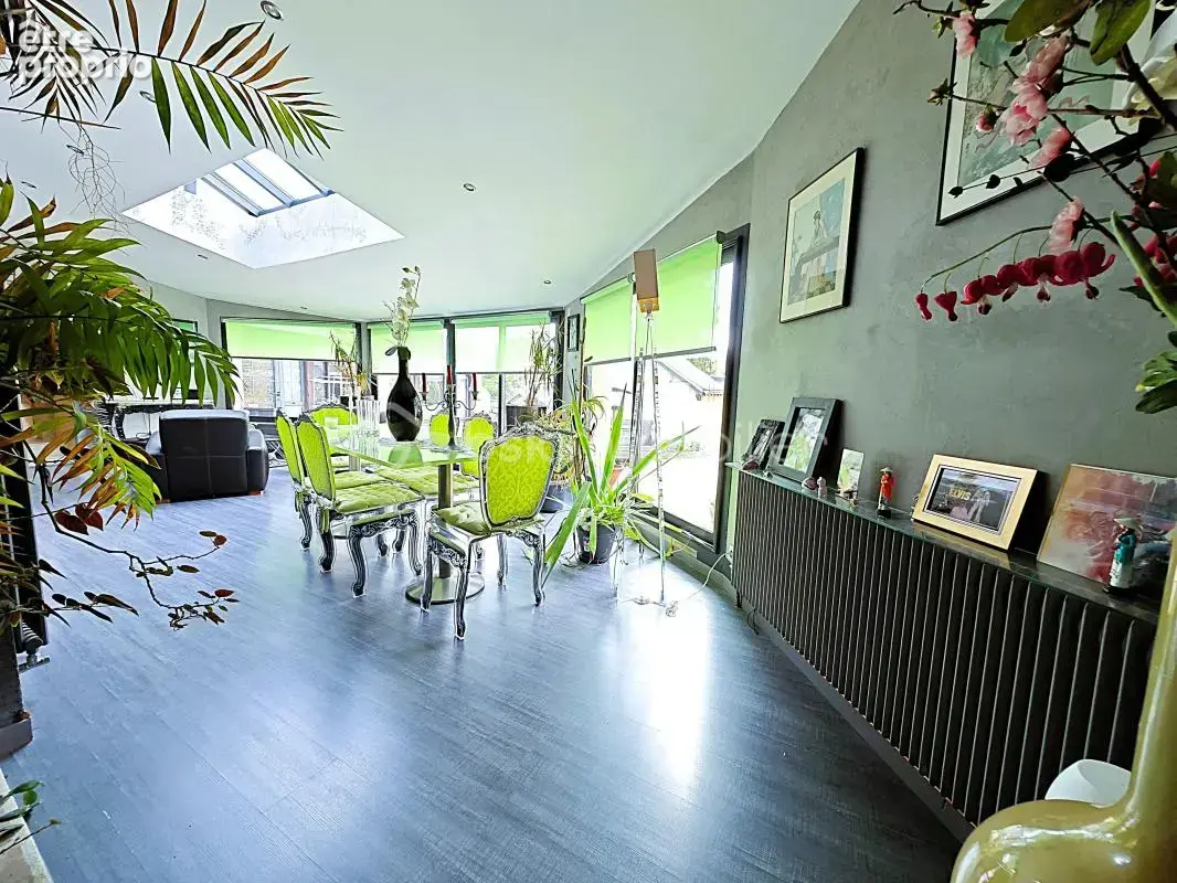 À 10 minutes de RAMBOUILLET, propriété de 220 m² habitable sur terrain de 940 m² avec une magnifique piscine de 5 M par 10 M - photo 2