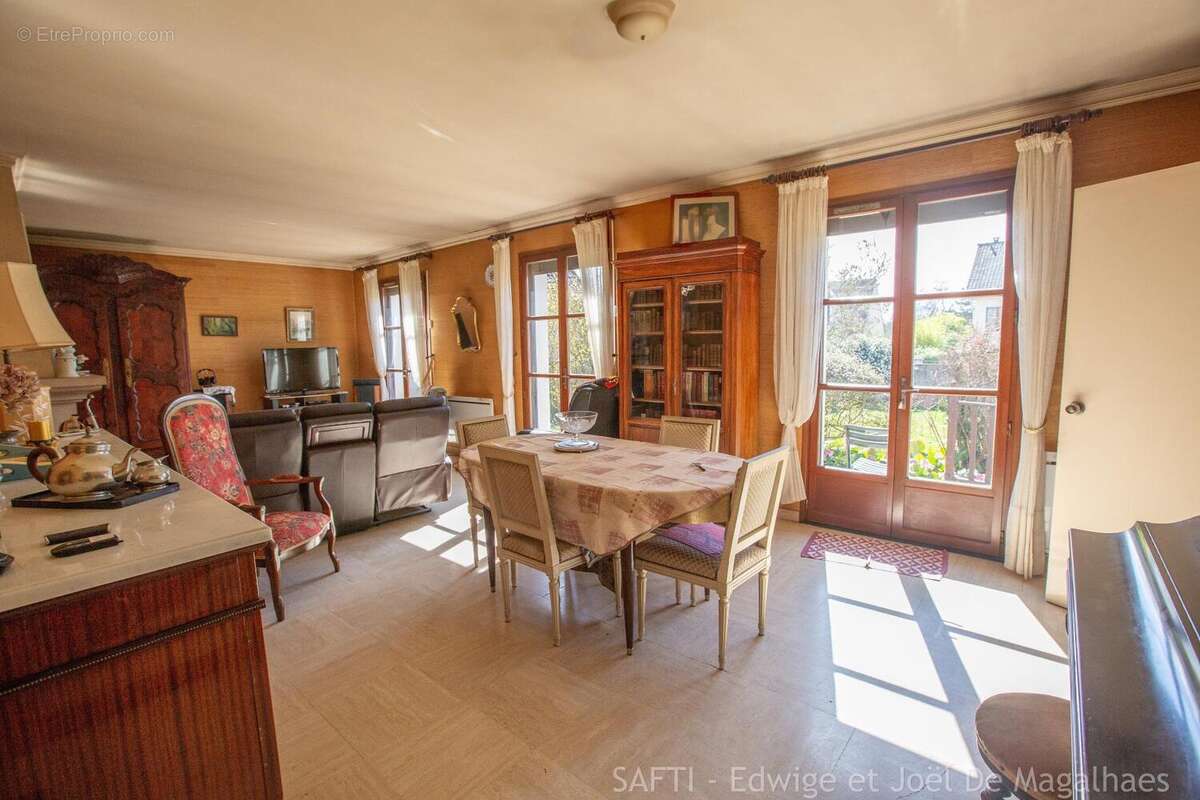 Photo 6 - Maison à LE MESNIL-SAINT-DENIS