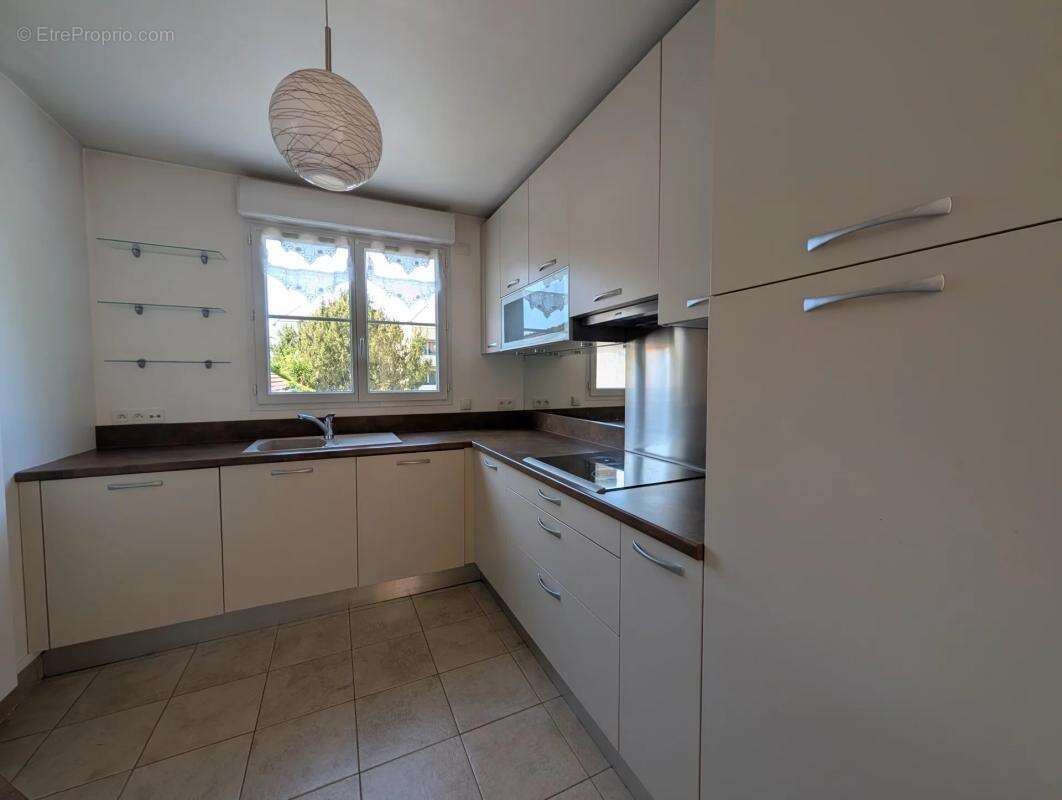 Appartement à LES CLAYES-SOUS-BOIS