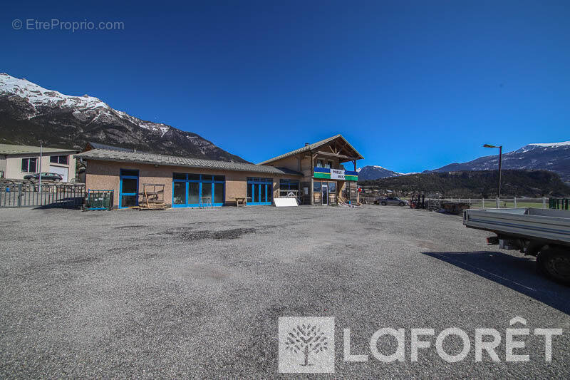 Commerce à EYGLIERS