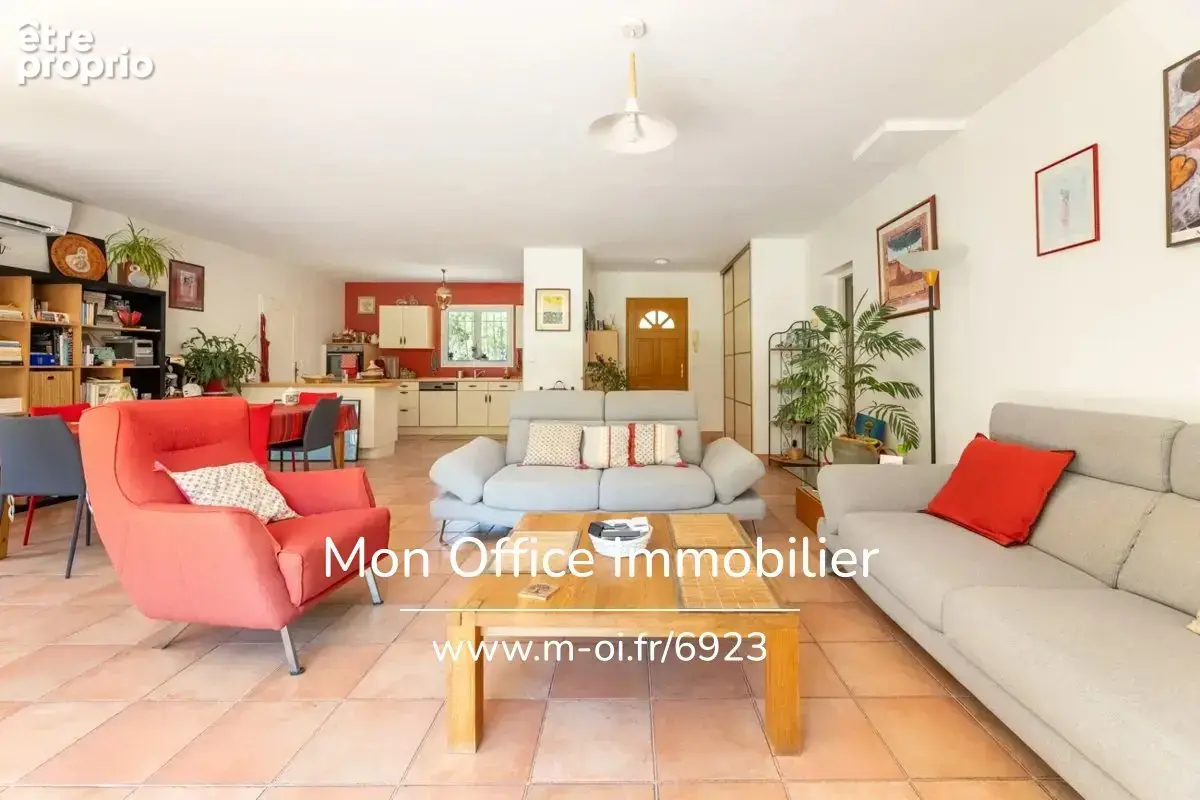 Référence : 6923-EBE. - Maison de plain-pied 120 m² sur 4 000 m² de terrain – Un havre de paix aux portes d’Aix-en-Provence - photo 9