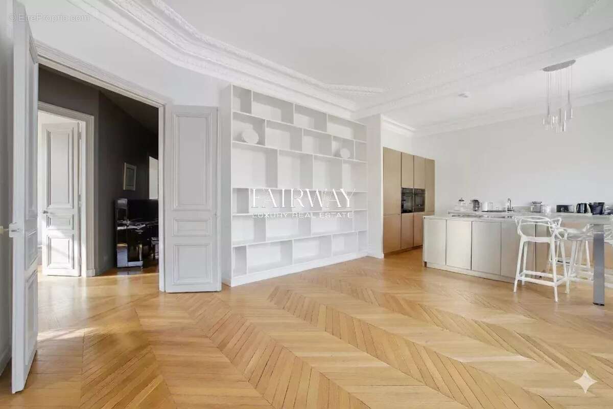 Appartement à PARIS-17E