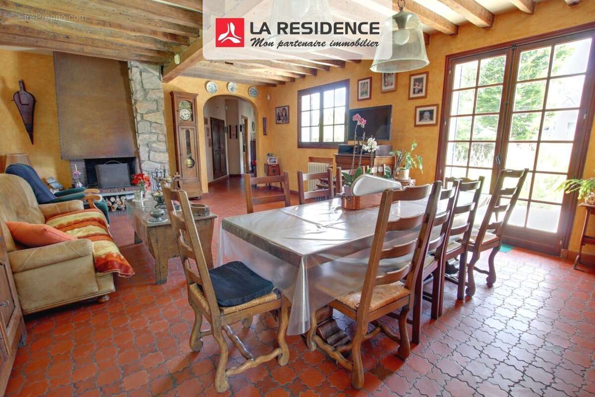Maison 150 m² à Le Mesnil-Saint-Denis  - photo 2