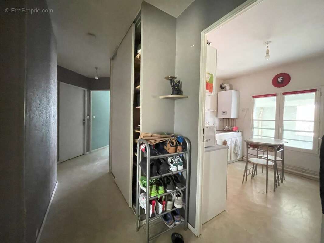 Dernier étage, sans ascenseur, Appartement T3 - 69.5 m² - Blordière - photo 4