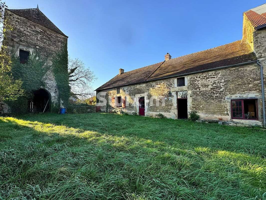 Maison à AVALLON