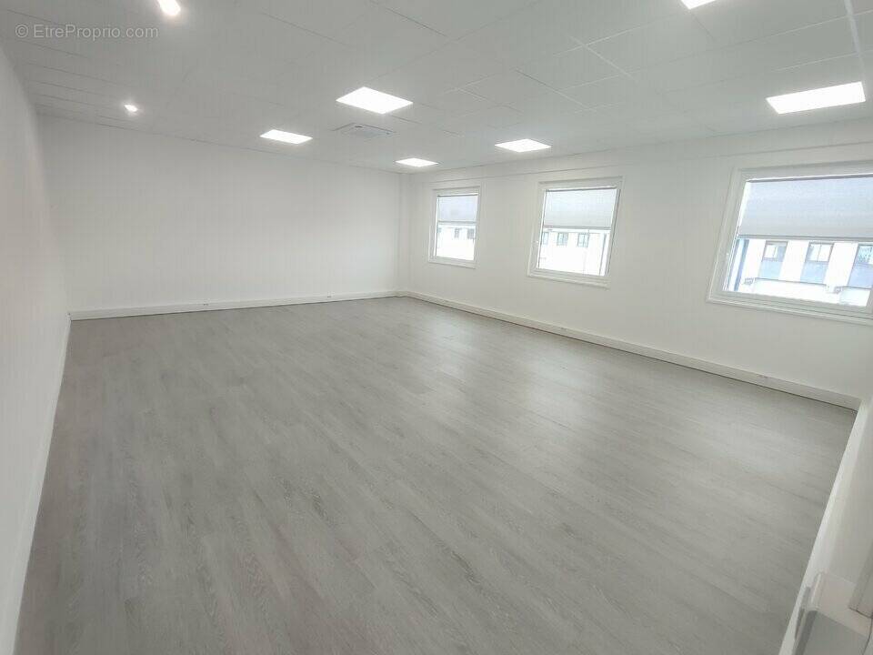 Commerce à SAINT-QUENTIN-FALLAVIER