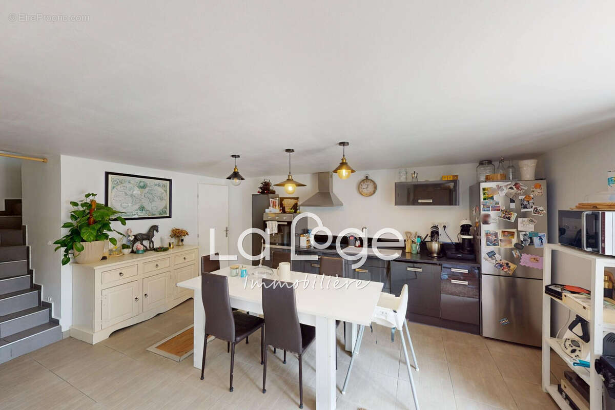 Maison 105 m² à Saint-Laurent-Du-Cros  - photo 6