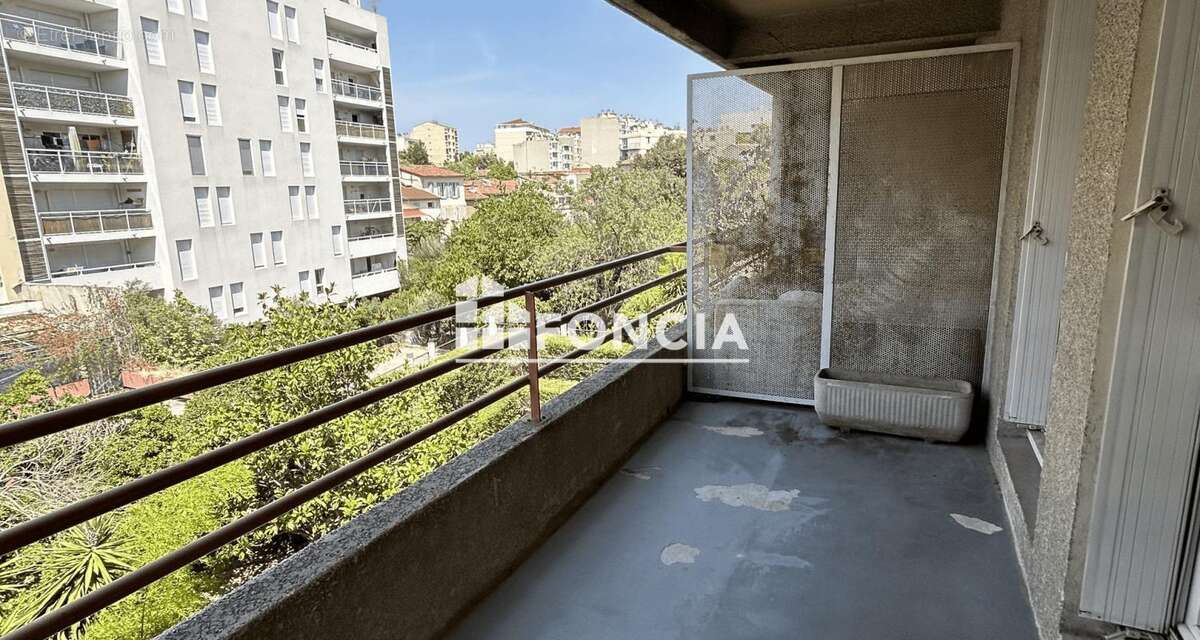 T3 traversant avec double terrasse et parking – Secteur Timone - photo 4