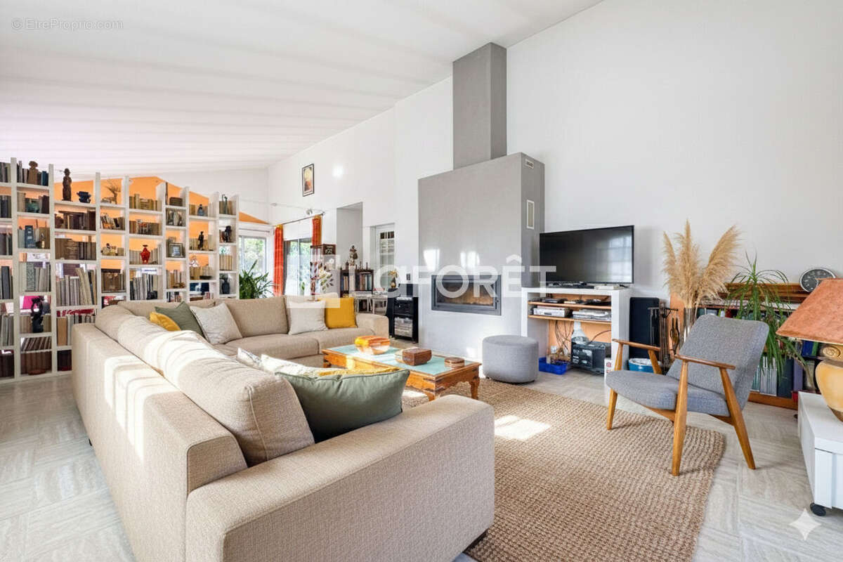 MAISON - 7 PIECES - 190 m2 - Hôpitaux-Facultés - photo 2