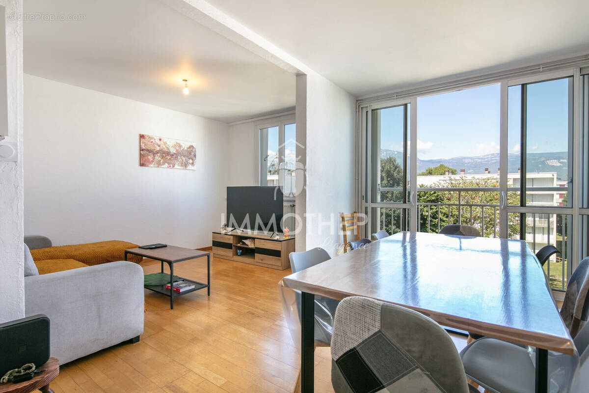Appartement à SAINT-MARTIN-D'HERES