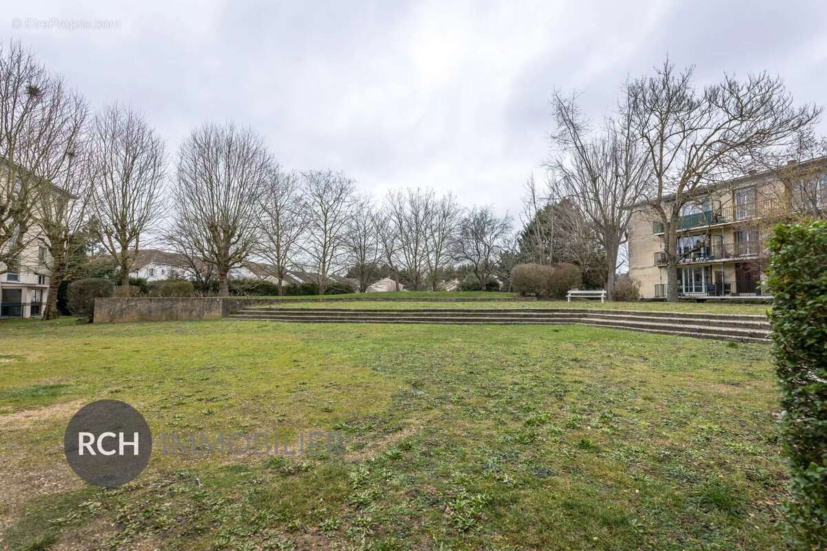 Appartement à NEAUPHLE-LE-CHATEAU