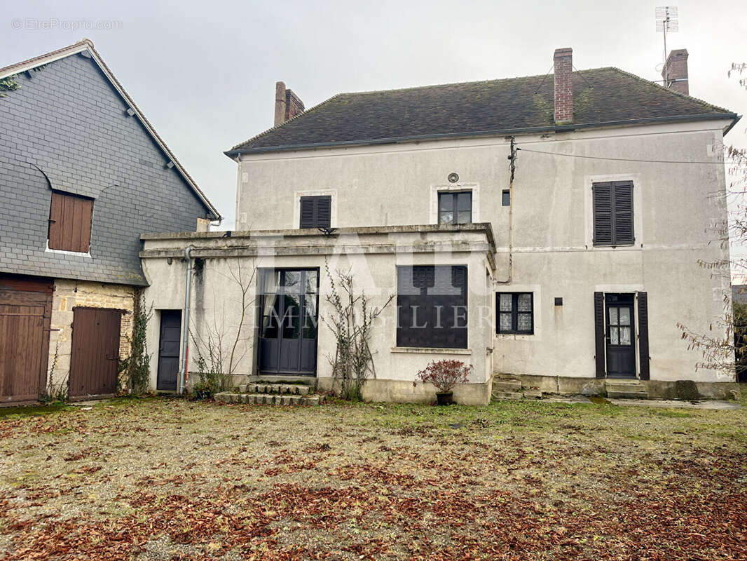 Maison à LE MELE-SUR-SARTHE