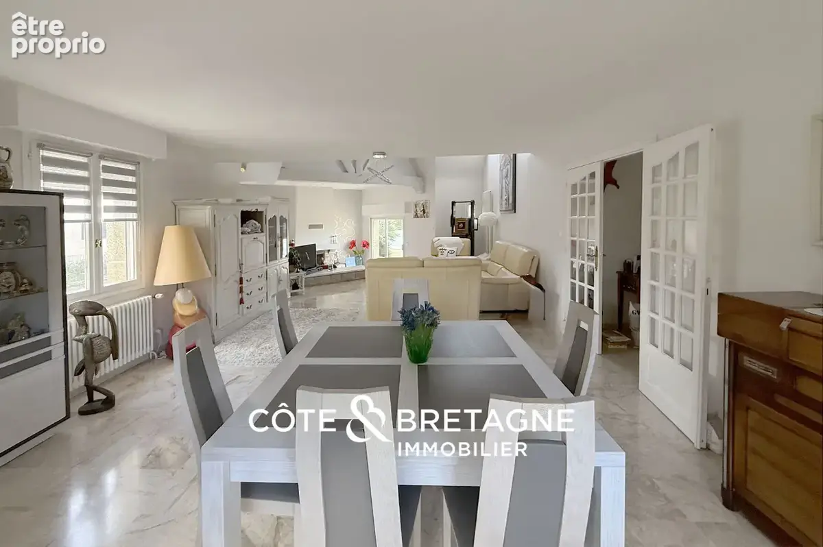 Maison familiale à vendre à Yffiniac   188 m2 avec piscine et sous-sol complet I REF 2025-135 - photo 4
