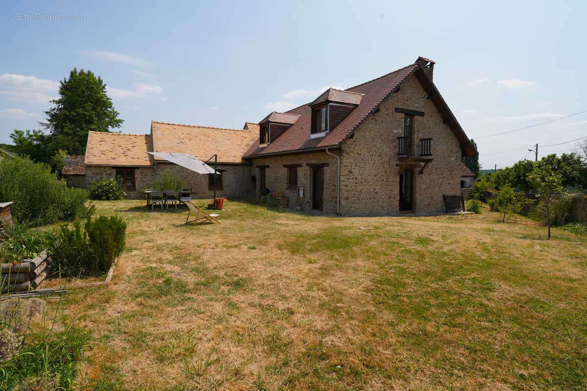 Maison à SAINT-MAURICE-MONTCOURONNE