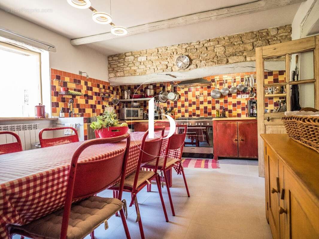 Maison à SAINT-LAURENT-DE-CARNOLS