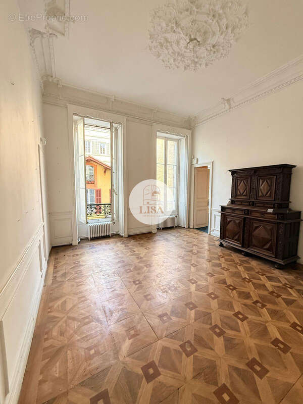 Appartement à MARSEILLE-1E