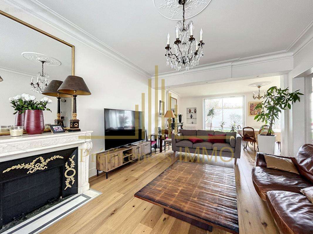 A vendre à Bordeaux Belle maison rénovée aux  prestations de qualité - photo 3