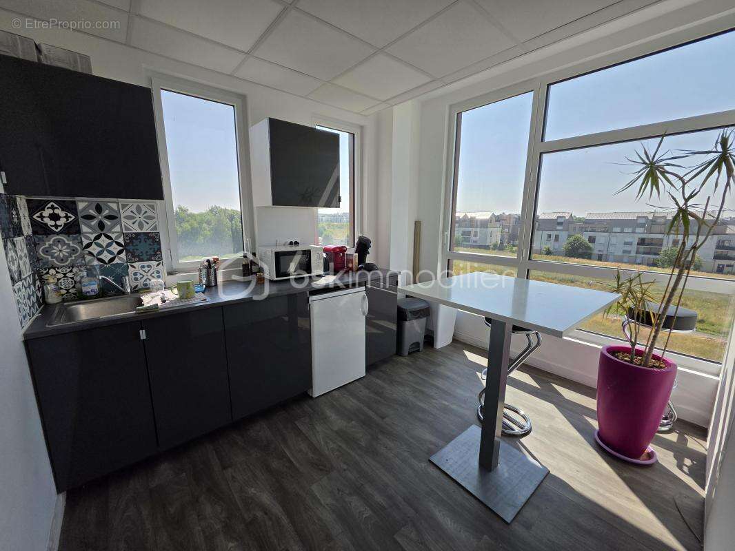 Commerce à MONTEVRAIN