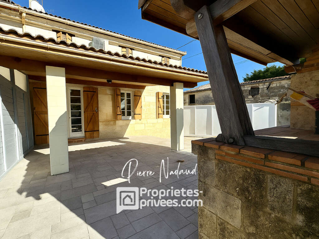 Maison à LES ARTIGUES-DE-LUSSAC