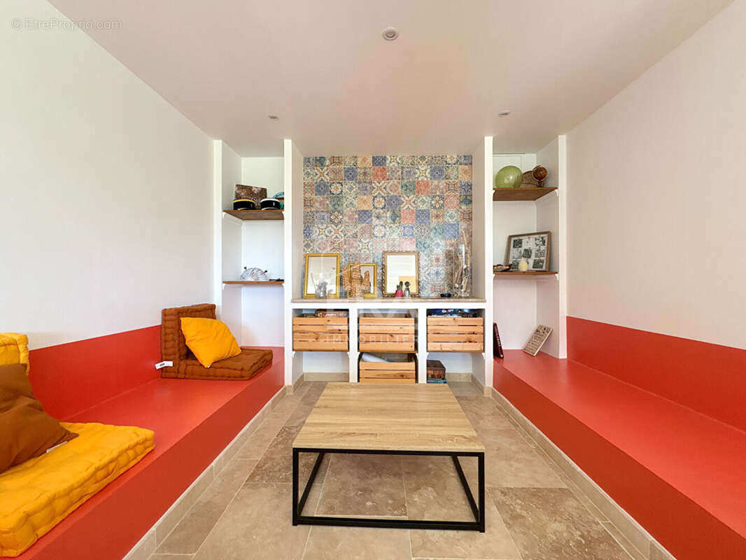 Maison à LA TOUR-D&#039;AIGUES