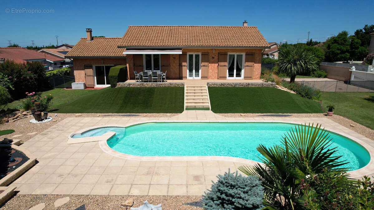 Maison à SAINT-PIERRE-DE-CHANDIEU