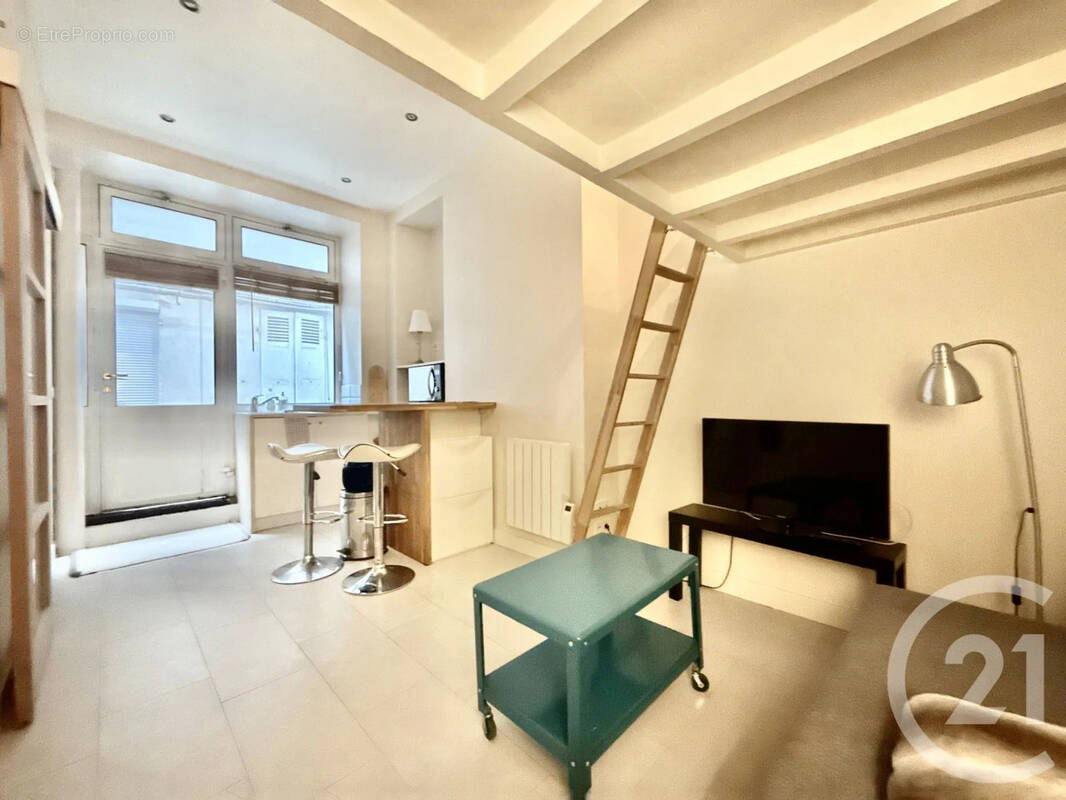 Appartement à PARIS-17E