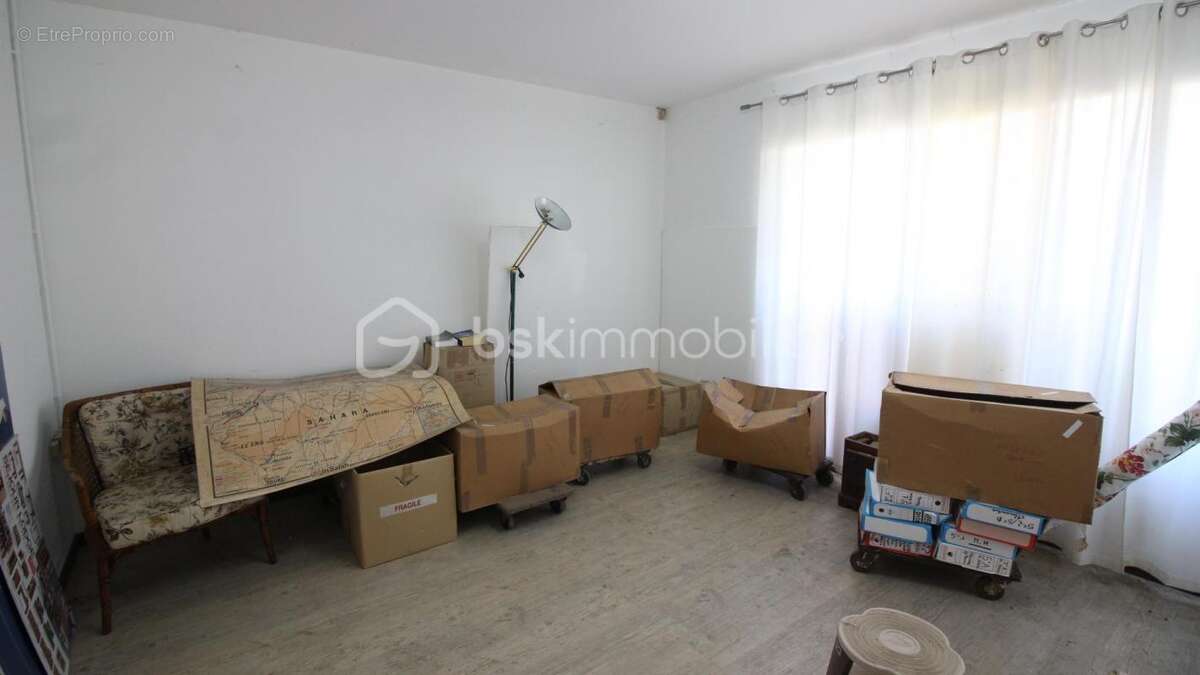 Commerce à LE LARDIN-SAINT-LAZARE