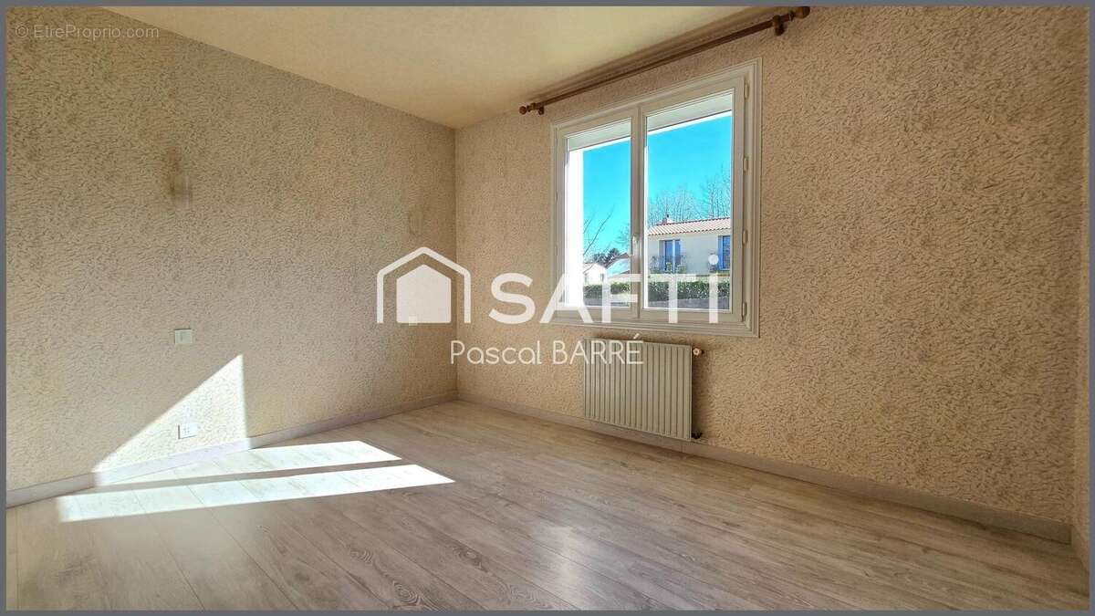Maison 109 m² à Vaire  - photo 4