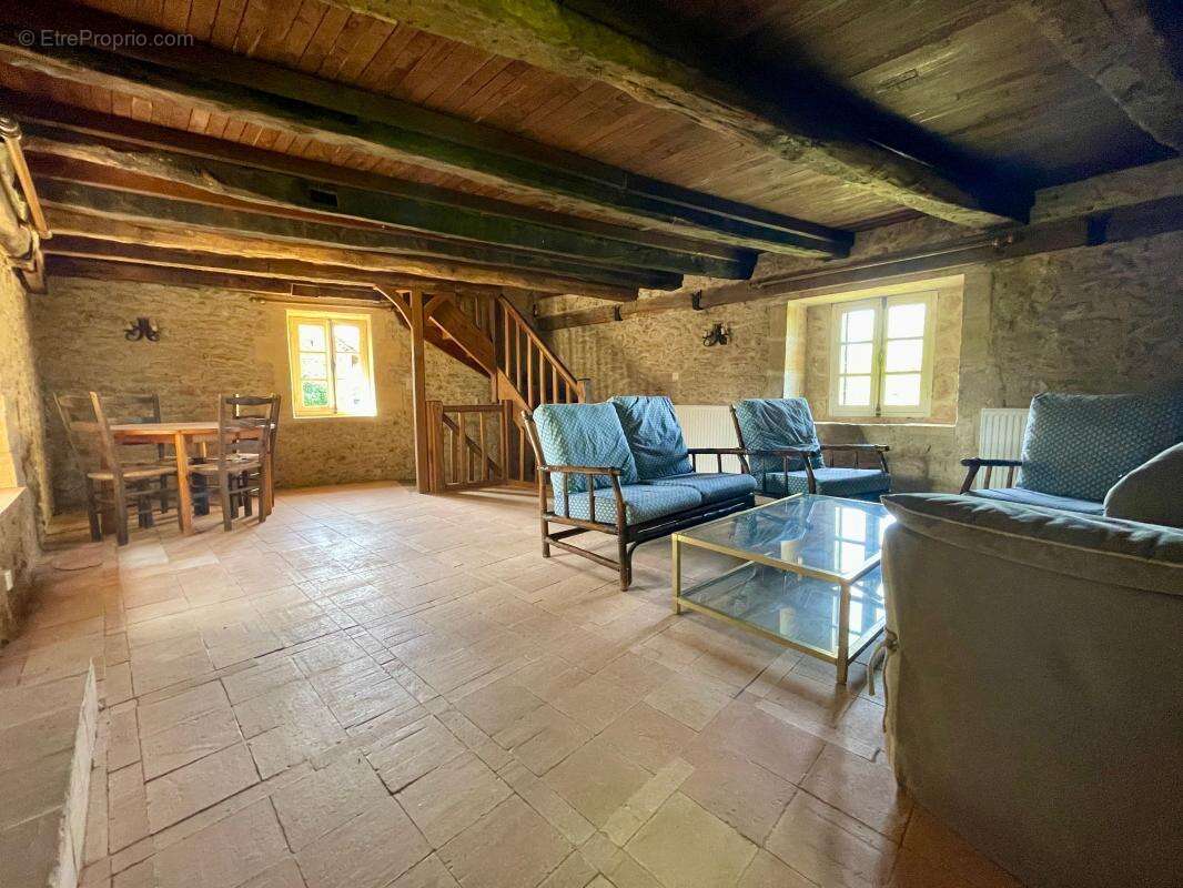 Maison à SAINTE-NATHALENE