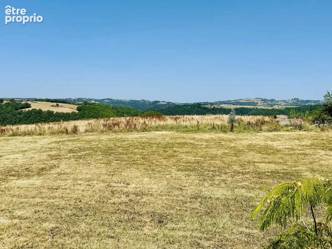 Ancien corps de ferme de caractère en pierre avec 5 chambres, grange, dépendances et un terrain en bord de rivière - photo 14