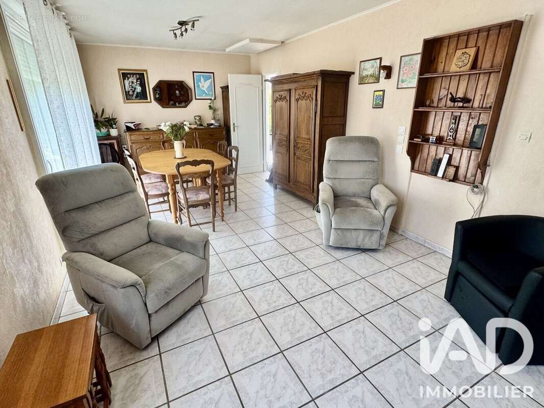 Maison 89 m² à Equeurdreville-Hainneville  - photo 6