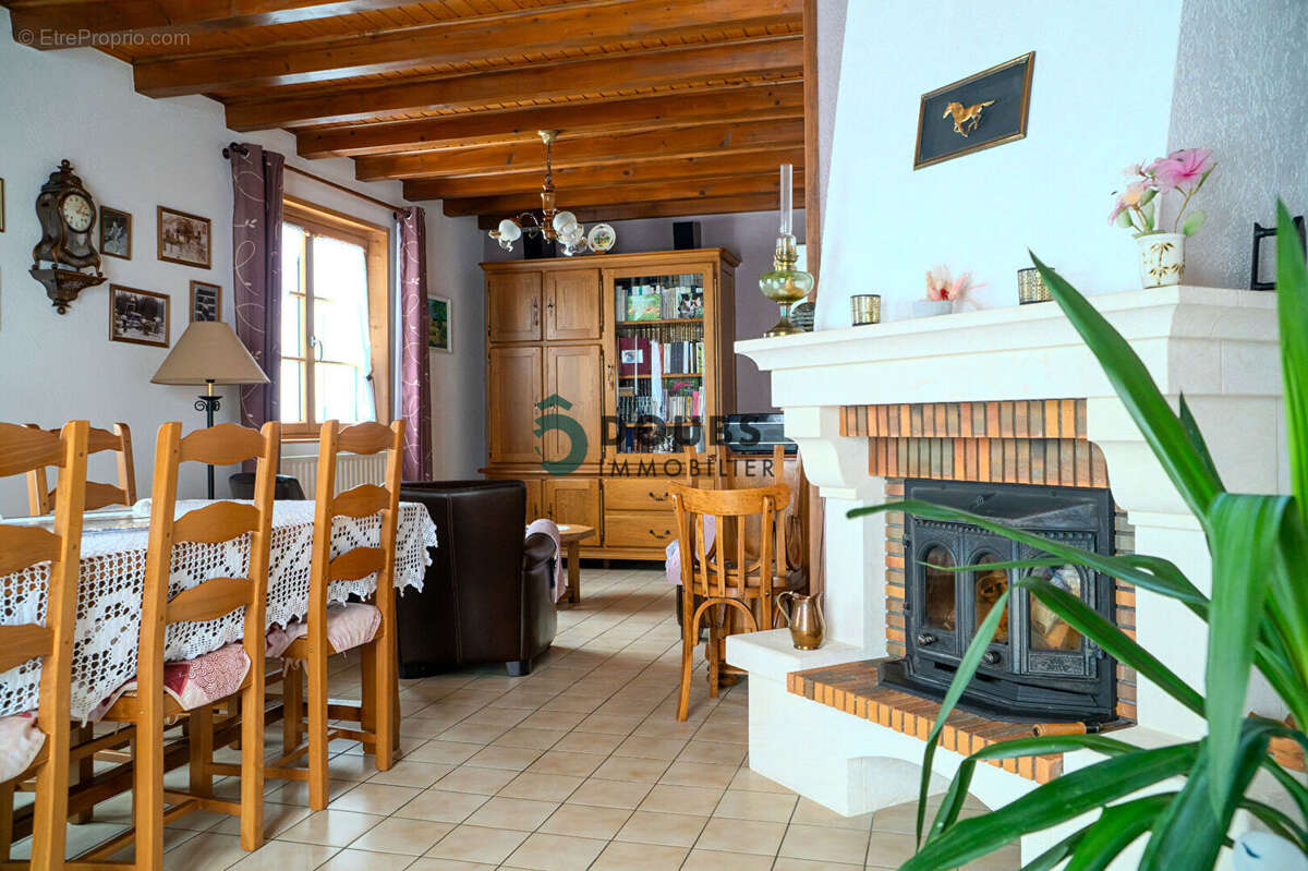 Maison à ORCHAMPS-VENNES