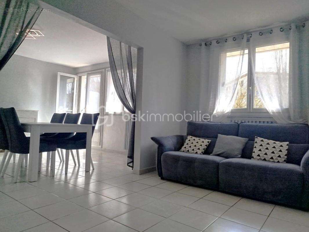 Appartement à LE PLESSIS-TREVISE