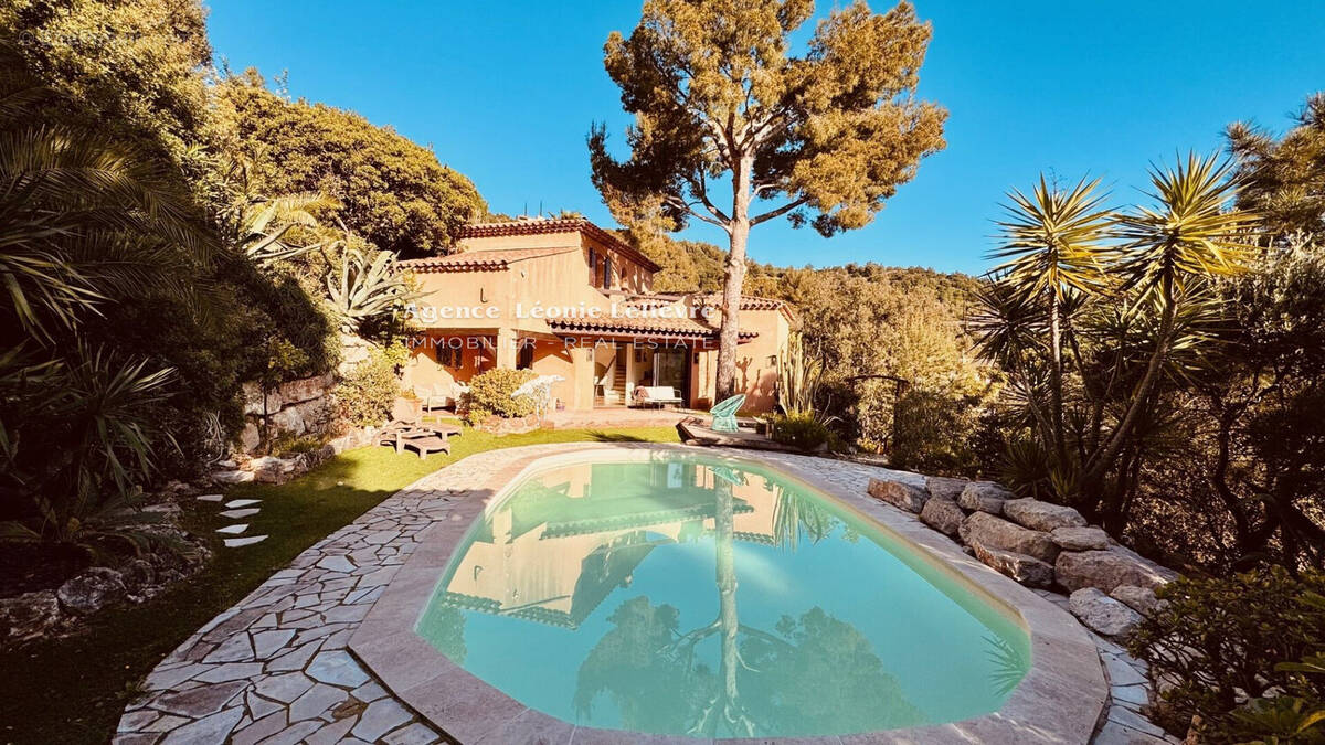 Maison à LES ISSAMBRES